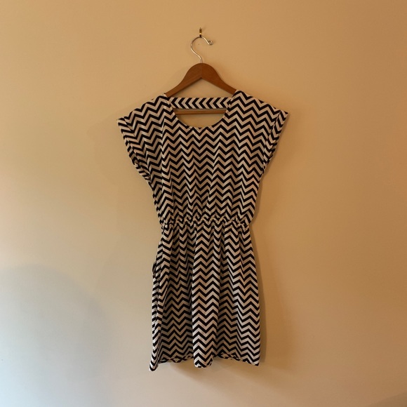Dress with Pockets - Picture 4 of 4